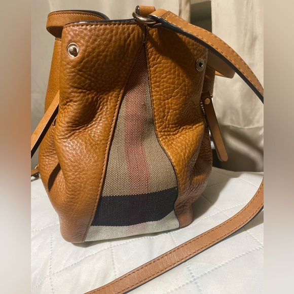 Authentic Burberry - Picture 2 of 4
